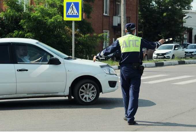 В Москве остановили Mercedes с пятью килограммами марихуаны